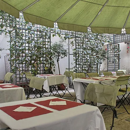 Pavillon Saint Augustin ホテル